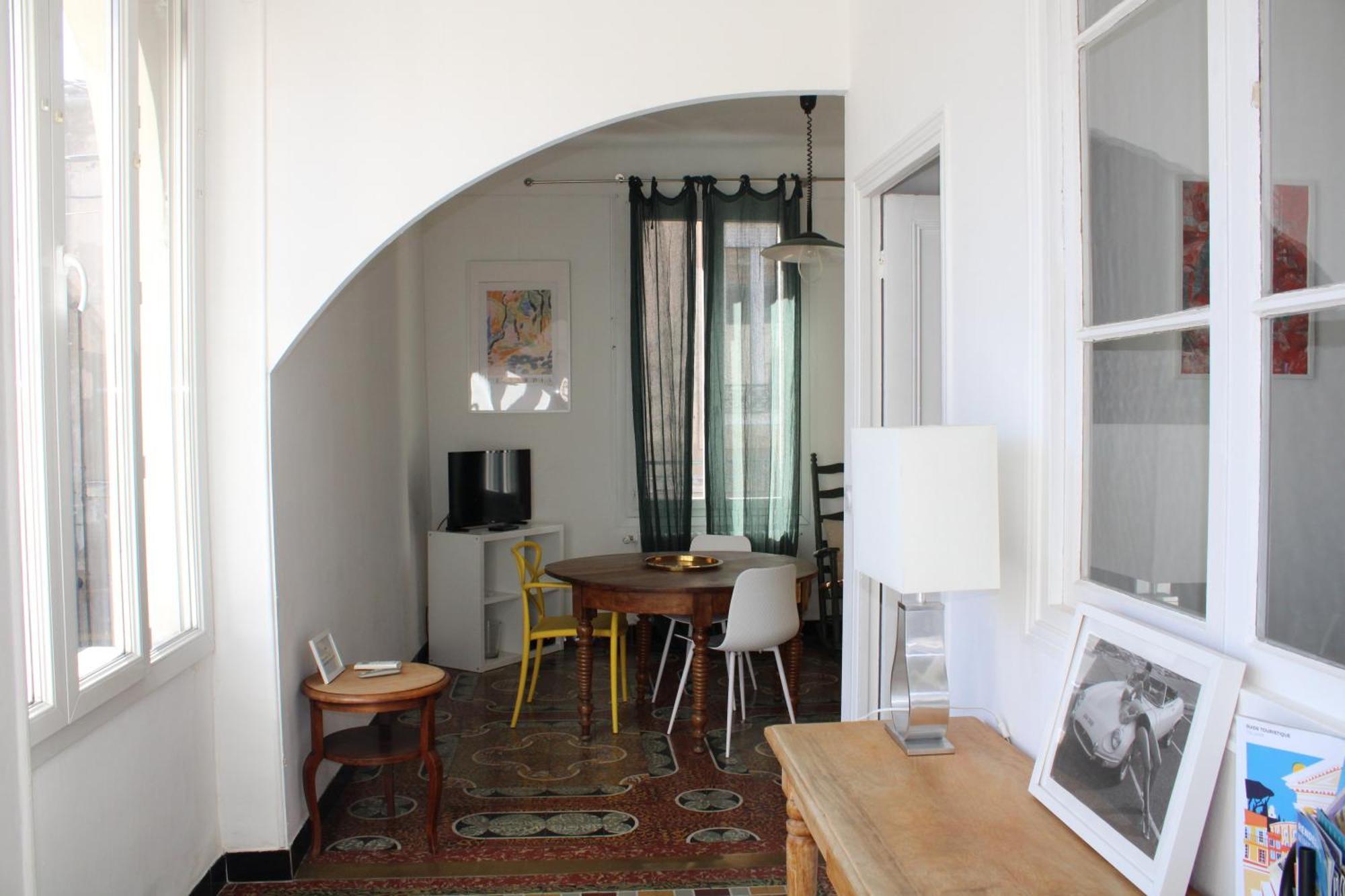 Superbe Appartement Avec Parking Sur Place Nîmes Exteriör bild